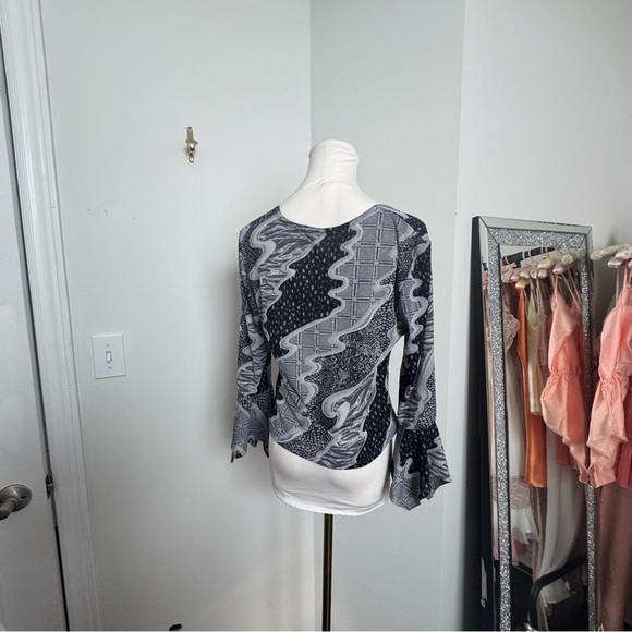 Vintage grey printed bell sleeve top grunge whimsigoth witchy boho M - Picture 5 of 5